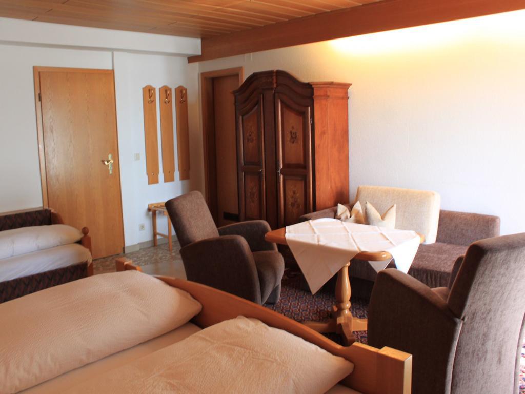 Gaestehaus Mayer-Bartsch Меерсбург Номер фото